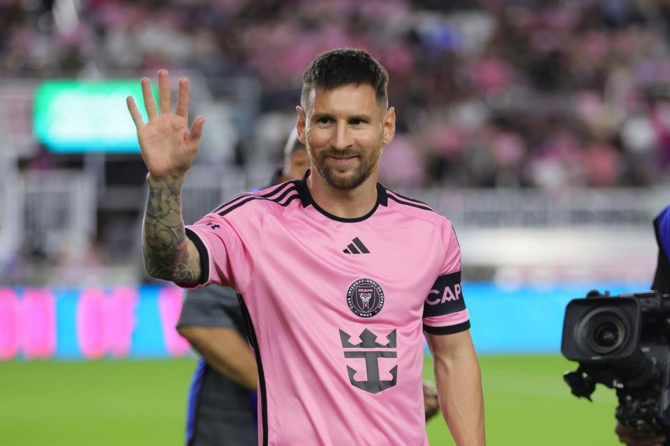 Feb 15, 2024; Fort Lauderdale, FL, USA; Inter Miami CF forward Lionel Messi (10) waves prior to the game against the Newell's Old Boys at DRV PNK Stadium.