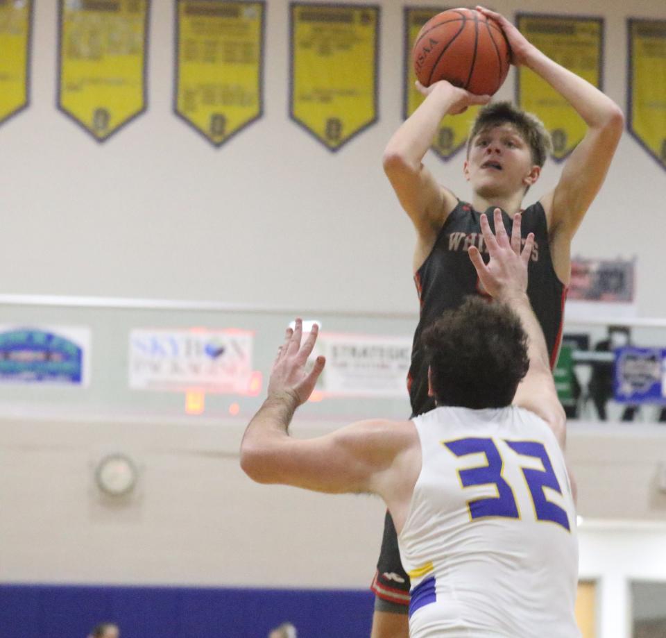 Shelby's Alex Bruskotter led the Whippets with 21 points in a win over Ontario on Friday night.