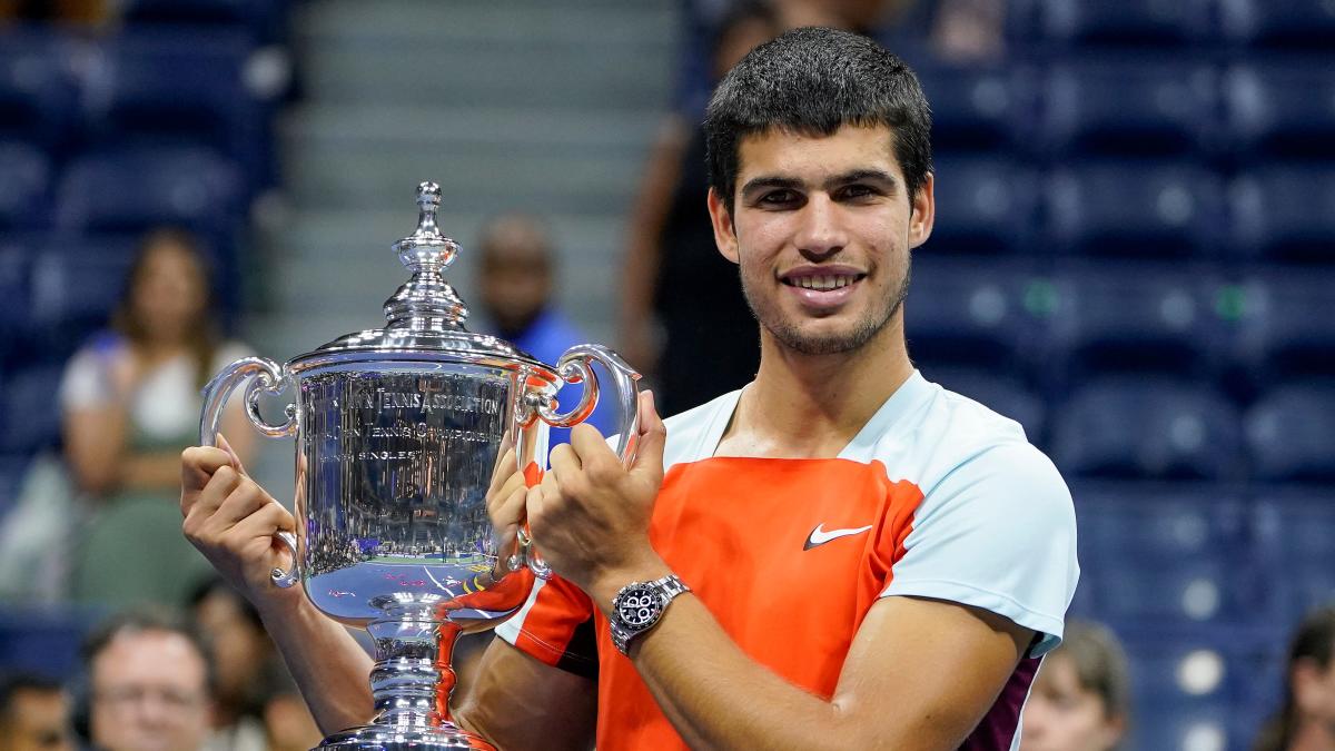 Carlos Alcaraz wins his first Grand Slam title and claims world