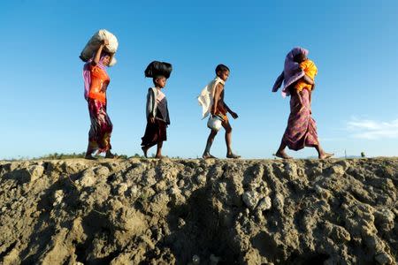 Rohingya refugees arrive at a beach after crossing from Myanmar, in Teknaf, Bangladesh October 15, 2017. REUTERS/Jorge Silva