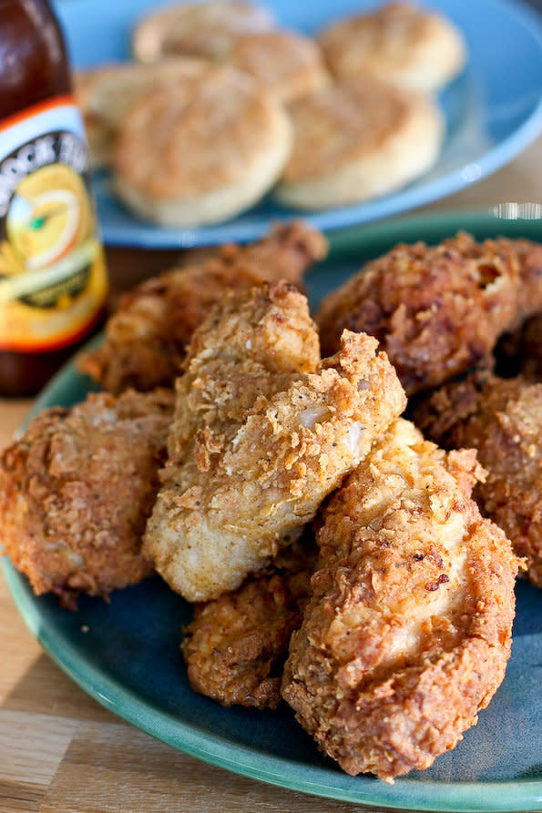 <strong>Get the <a href="http://www.steamykitchen.com/6403-pioneer-womans-buttermilk-fried-chicken.html" target="_blank">Pioneer Woman's Fried Chicken recipe</a> by Steamy Kitchen</strong>