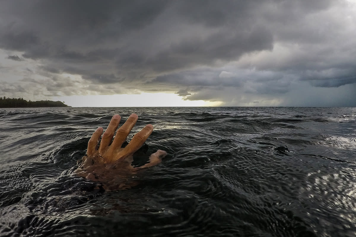 https://www.gettyimages.com/detail/photo/hand-reaching-for-horizon-in-the-ocean-royalty-free-image/882433824?phrase=ocean+storm+man