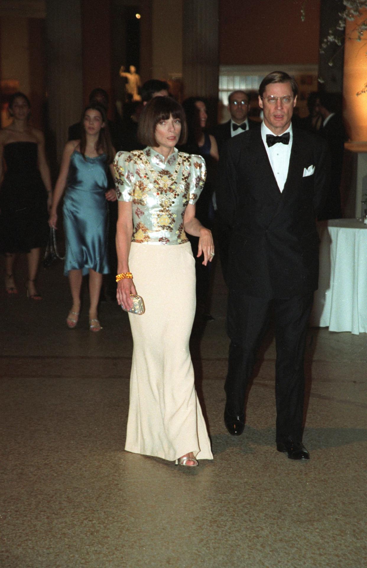 Anna Wintour and a friend at the 2001 Met Gala.