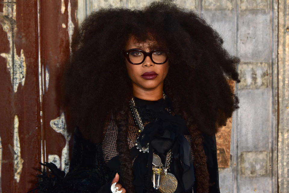 Um, Erykah Badu just did a bunch of palm readings on Twitter and it was so hilarious