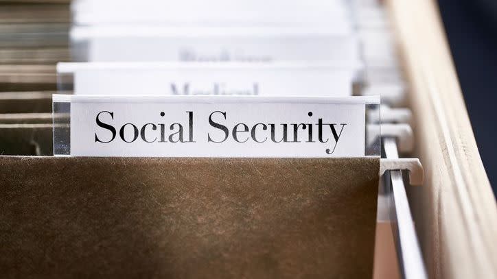 Once a recipient becomes eligible for Social Security spousal benefits, he or she must apply for these benefits regardless of whether he or she has started receiving his or her own retirement benefits or not.