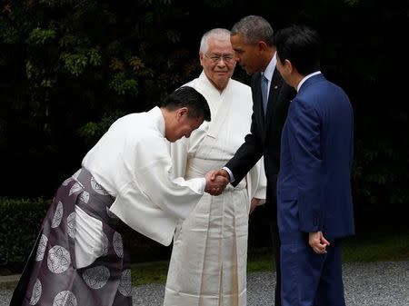 U.S. President Barack Obama (2nd R) and Japanese Prime Minister Shinzo Abe (R) are welcomed by Shinto priests as they visit Ise Grand Shrine in Ise, Mie prefecture, Japan, May 26, 2016, ahead of the first session of the G7 summit meetings. REUTERS/Toru Hanai