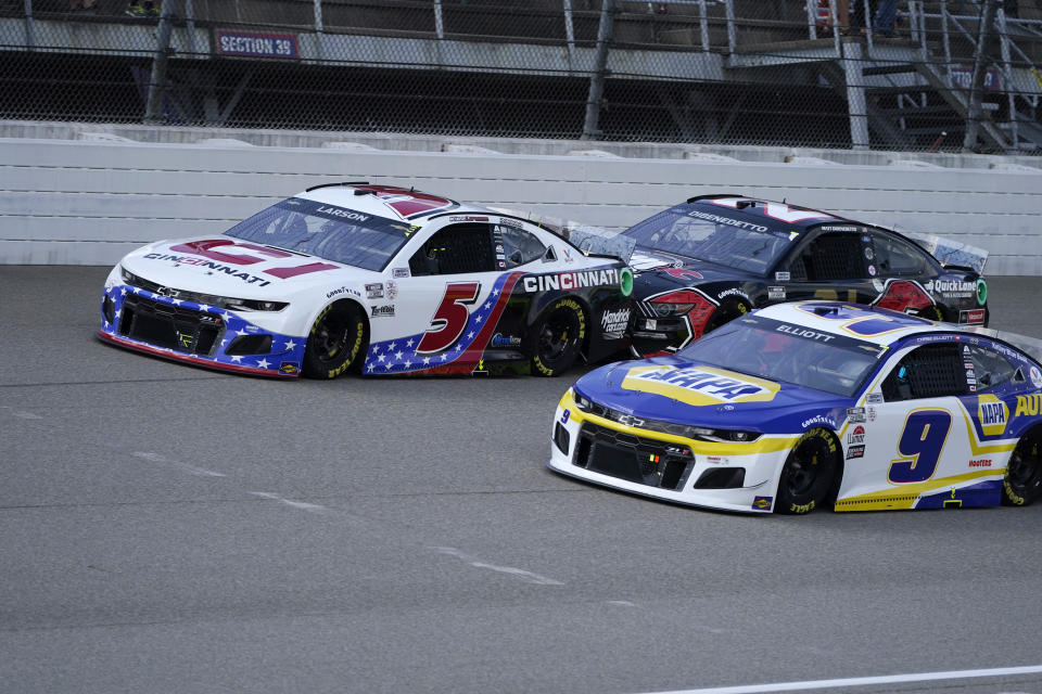 Kyle Larson (5), Matt DiBenedetto (21) and Chase Elliott (9) lead the field to start the NASCAR Cup Series auto race at Michigan International Speedway, Sunday, Aug. 22, 2021, in Brooklyn, Mich. (AP Photo/Carlos Osorio)