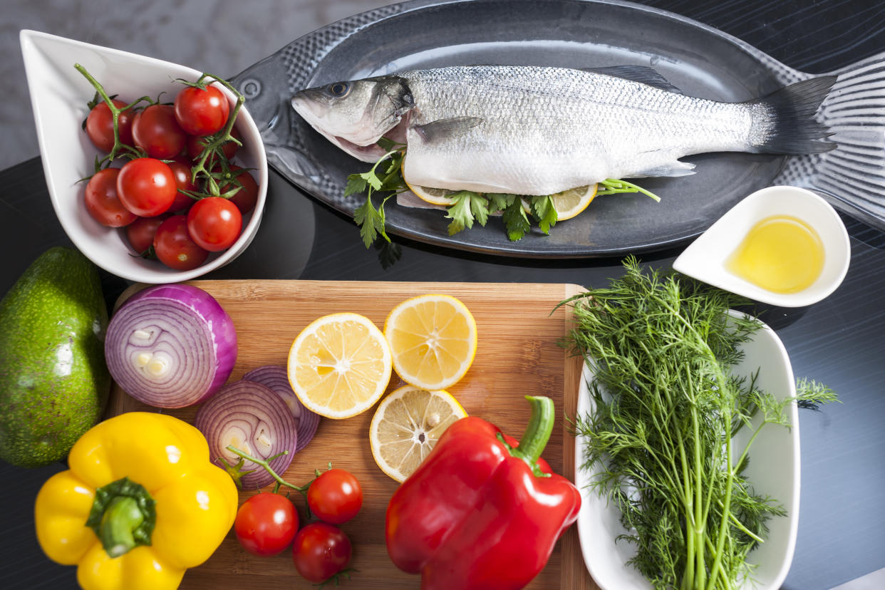 Durante varios años se ha establecido, por parte de organismos calificados, que la dieta mediterránea es la mejor opción en cuanto a nutrientes, control de peso saludable y variedad. (Getty Creative)