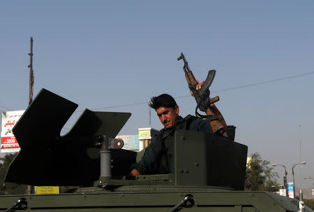 Afghan policemen arrive at the site of a suicide bomb blast in Kabul, Afghanistan August 15, 2018. REUTERS/Omar Sobhani