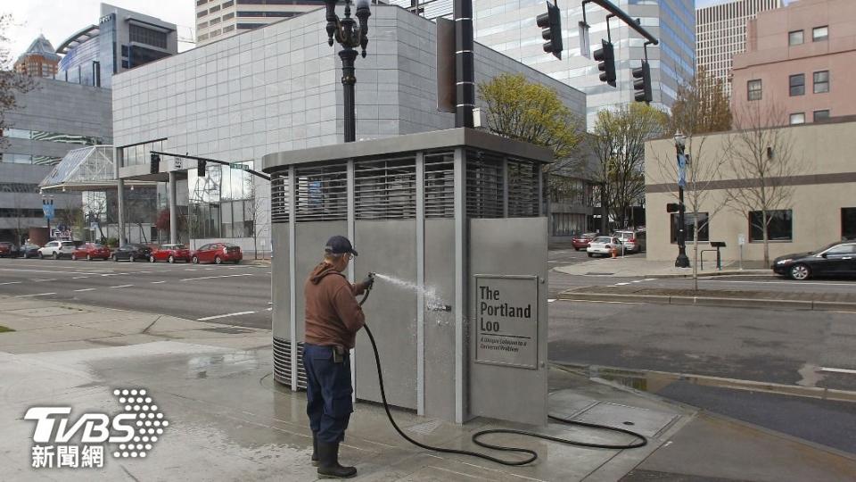 號稱可防偷窺犯罪、便於清理的科技公廁「Portland Loo」外觀。（圖／達志影像美聯社）