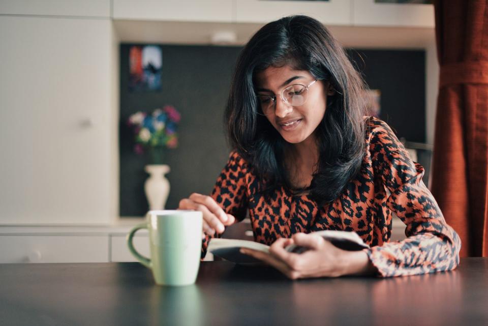 girl reading book with a coffe mug