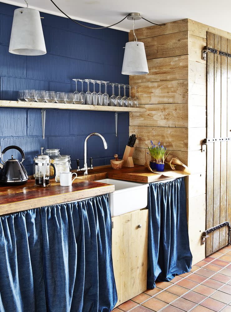 5) Affordable decorating: kitchen curtains