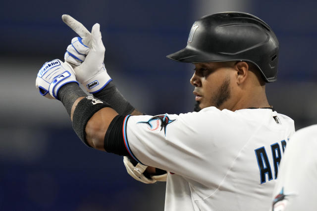 Luis Arraez goes 5 for 5 and lifts average to .400 as the Marlins rout the  Blue Jays 11-0 - NBC Sports