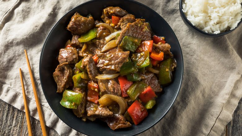 meat and vegetable stir-fry with rice