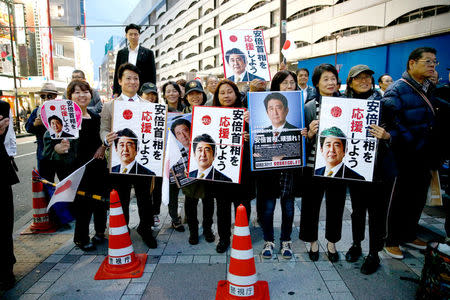 Supporters of Japan's Prime Minister Shinzo Abe, who is also ruling Liberal Democratic Party leader, wait for him at an election campaign rally in Tokyo, Japan October 18, 2017. REUTERS/Toru Hanai