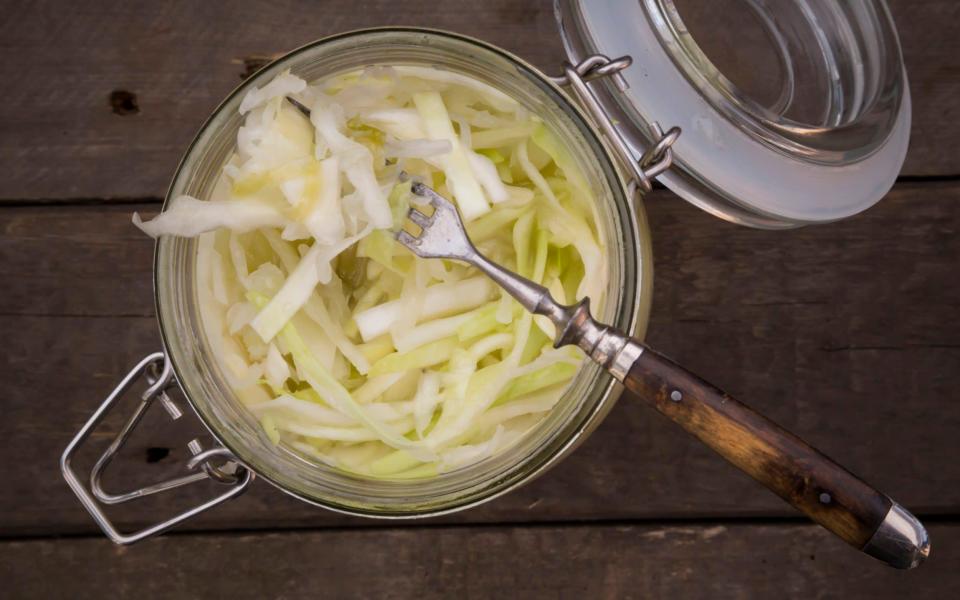 how to make sauerkraut at home - Westend61