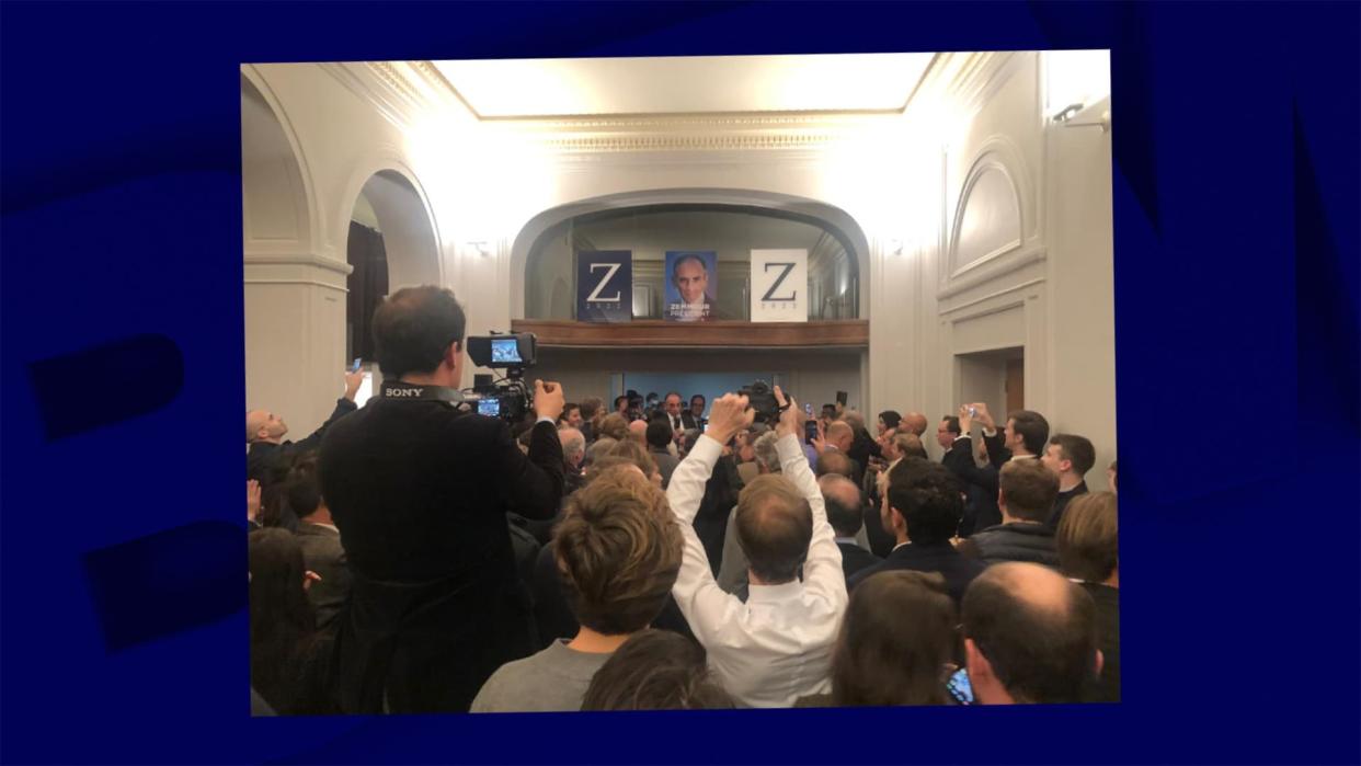 Une première réunion de l'équipe du quasi-candidat Éric Zemmour s'est tenue ce lundi soir au QG de campagne, en présence du polémiste. - BFMTV