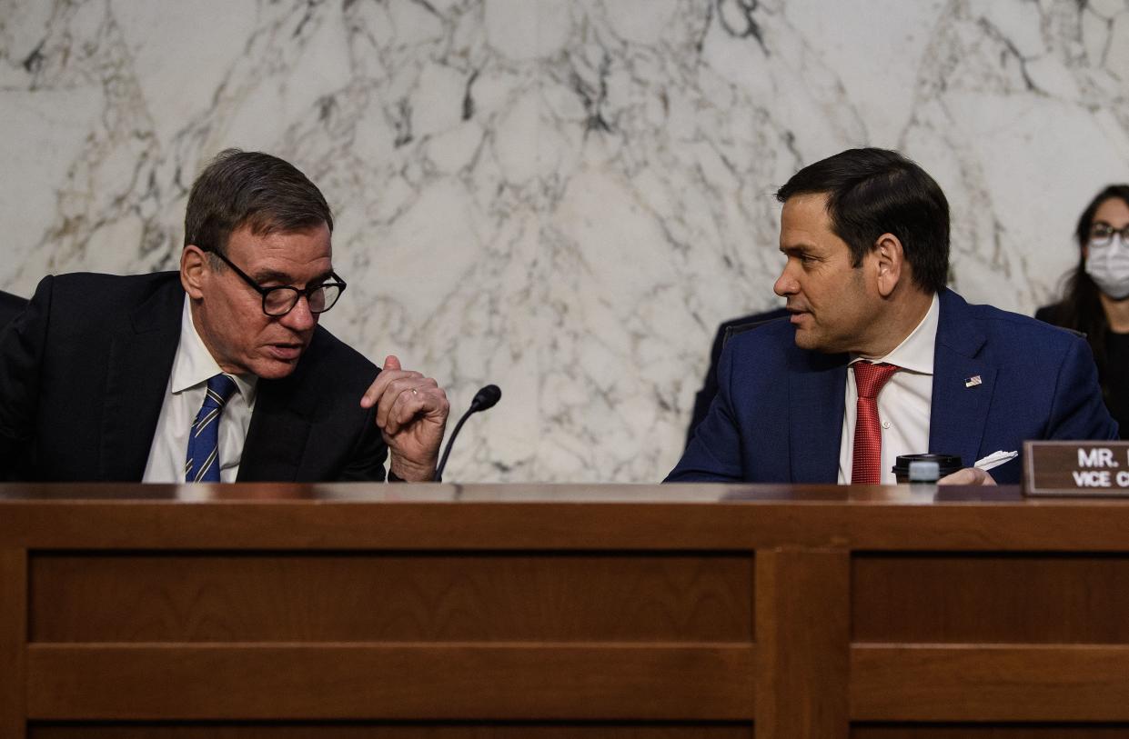 Sen. Warner speaks with Sen. Rubio before a Senate Intelligence Committee hearing on the threats to national security from China on August 4, 2021. (Photo by Nicholas Kamm AFP)