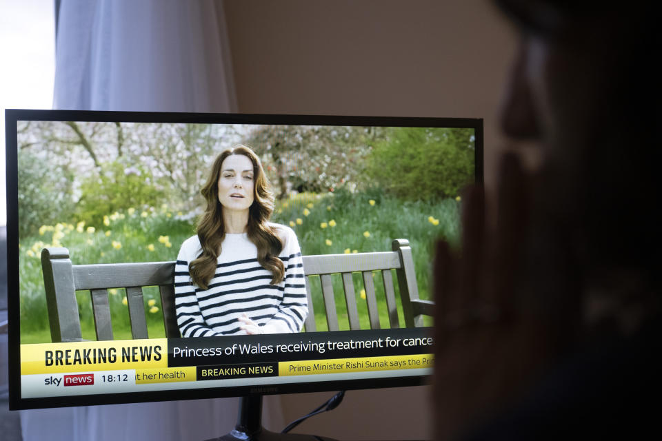 LONDON, UNITED KINGDOM - MARCH 22: A view of breaking news on television is announced that Princess of Wales, Kate Middleton is diagnosed with cancer and receive treatment in London, United Kingdom on March 22, 2024. (Photo by Rasid Necati Aslim/Anadolu via Getty Images)