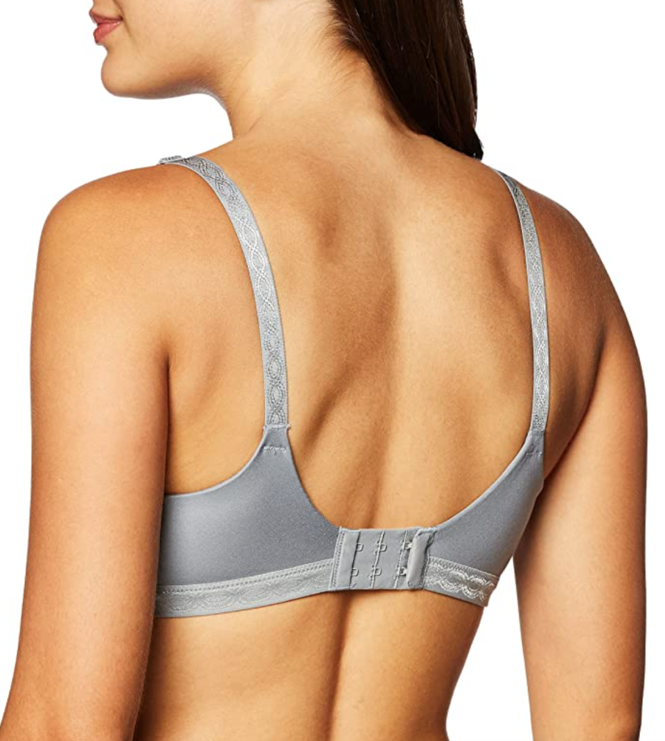 The Blissful Benefits Bra's wide-open back and silky-smooth fabric create a barely-there look under sheer shirts and tight-fitting tops. 