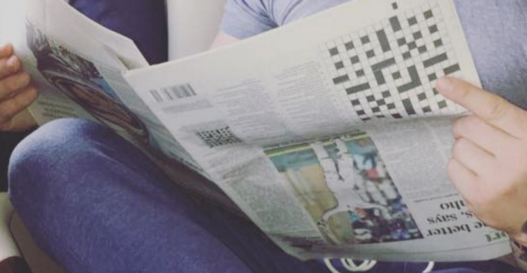 Die Zeitung in Conor McGregors Hand ist verkehrtherum (Bild: Screenshot Instagram)