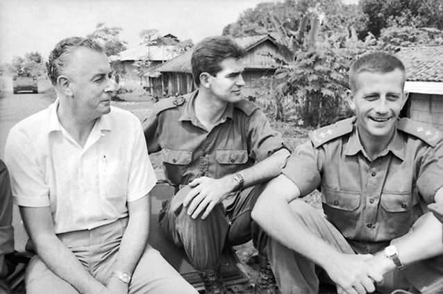 Gough Whitlam with Australian troops in Vietnam in August 1966. Source: Australian War Memorial