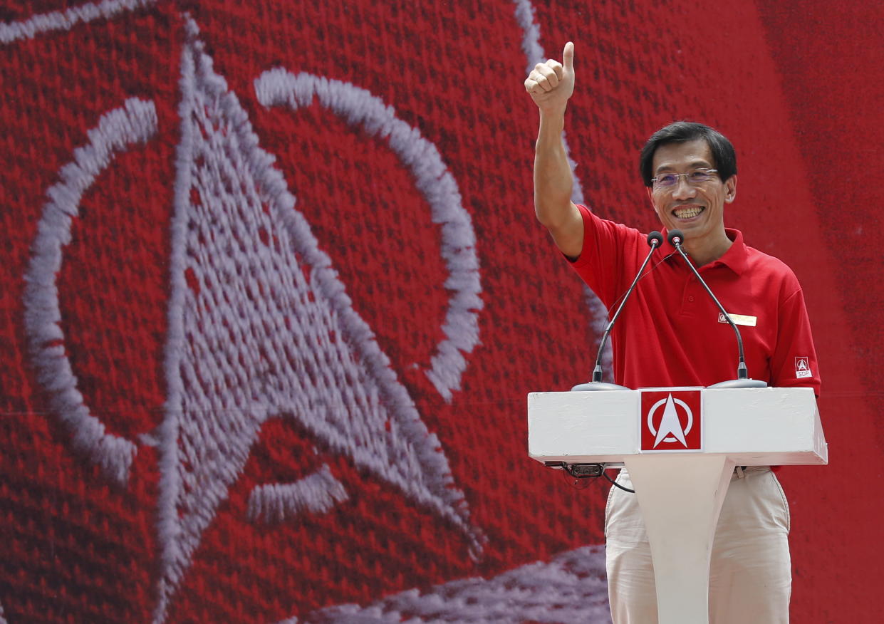 Secretary-General of the opposition Singapore Democratic Party (SDP) Chee Soon Juan addresses the audience during a lunchtime rally at the central business district in Singapore September 7, 2015. Singaporeans will go to the polls on September 11. REUTERS/Edgar Su       TPX IMAGES OF THE DAY     