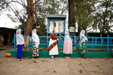 Faithful attend a Sunday morning prayer session in Medhanialem Orthodox church within the walled city of Harar, Ethiopia, February 26, 2017. REUTERS/Tiksa Negeri