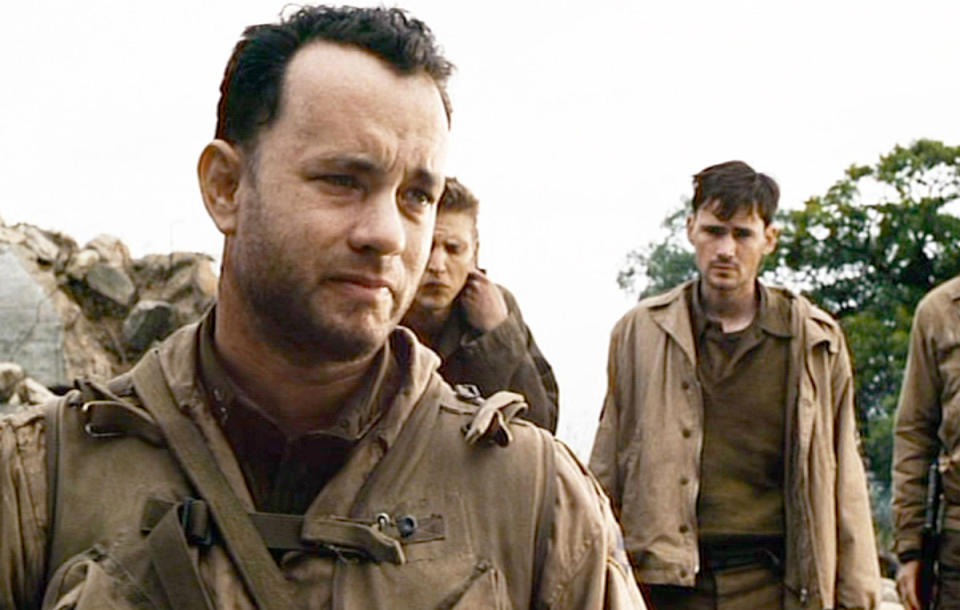 Tom Hanks como el Captain John H. Miller en 'Salvar al soldado Ryan' (Foto: CBS via Getty Images)