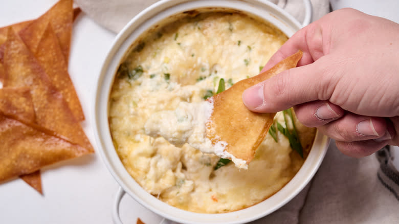 Cheesy crab rangoon dip