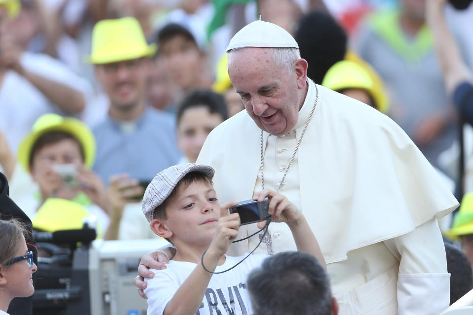 VATICAN CITY, VATICAN - AUGUST 04:  Pope Francis poses for a selfie as he arrives in St. Peter's Square for an audience with thousands of altar servers from around Europe on August 4, 2015 in Vatican City, Vatican. The encounter was part of the ninth International Pilgrimage of Acolytes and Altar Servers.  (Photo by Franco Origlia/Getty Images)