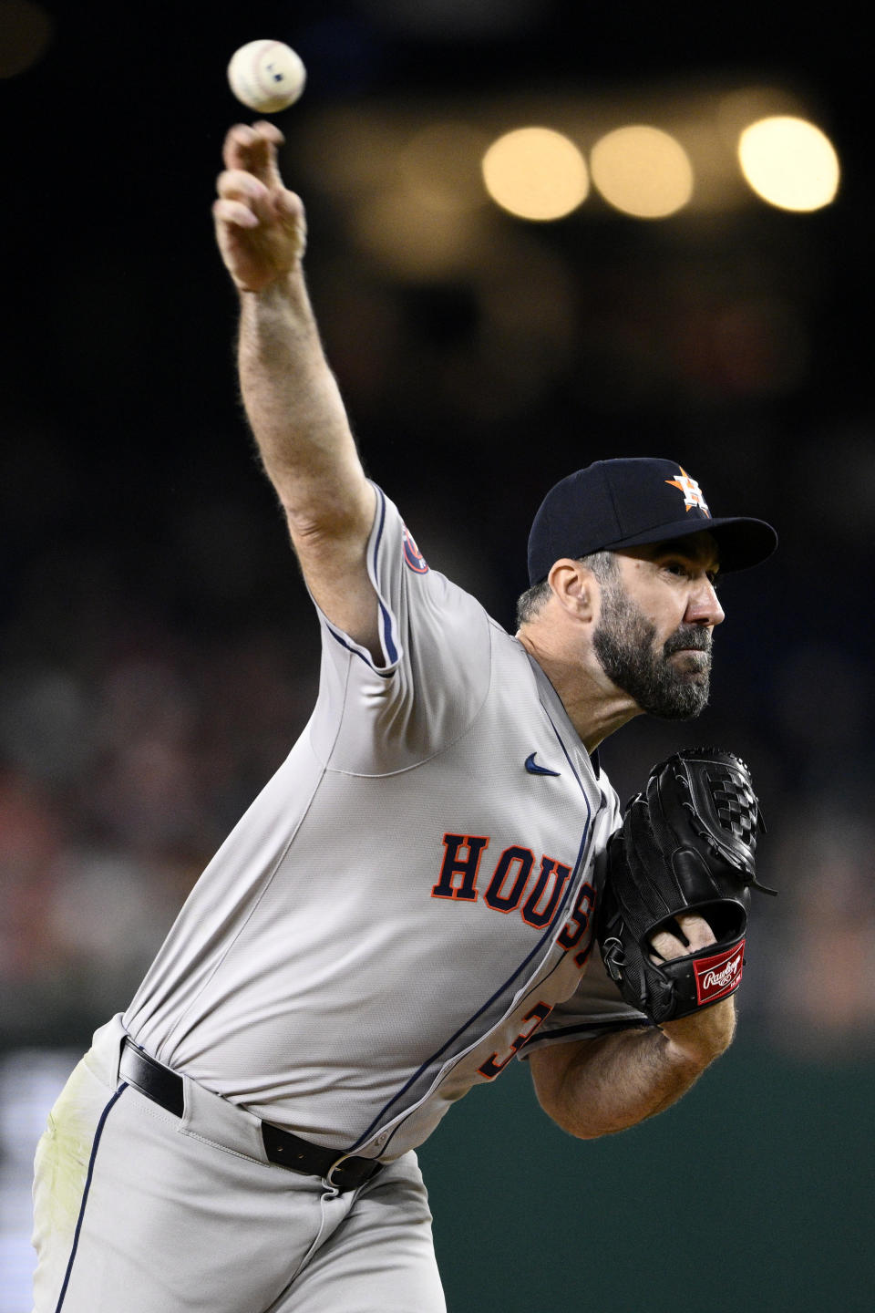 Houston Astros starting pitcher Justin Verlander throws during the fourth inning of the team's baseball game against the Washington Nationals, Friday, April 19, 2024, in Washington. (AP Photo/Nick Wass)