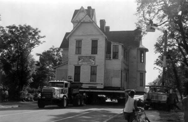 T.A. Youngblood & Sons truck move the historic Mote-Morris House in Leesburg in 1990.