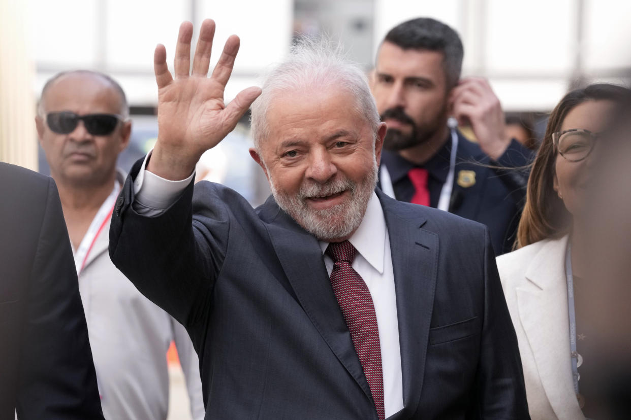 Brazilian President-elect Luiz Inacio Lula da Silva waves as he arrives at the COP27 U.N. Climate Summit, Wednesday, Nov. 16, 2022, in Sharm el-Sheikh, Egypt. (AP Photo/Peter Dejong)