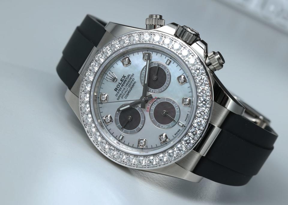 Cosmograph Daytona，40mm 18K白金錶殼，裝載4131自動上鍊機芯，定價NT$2,187,000。