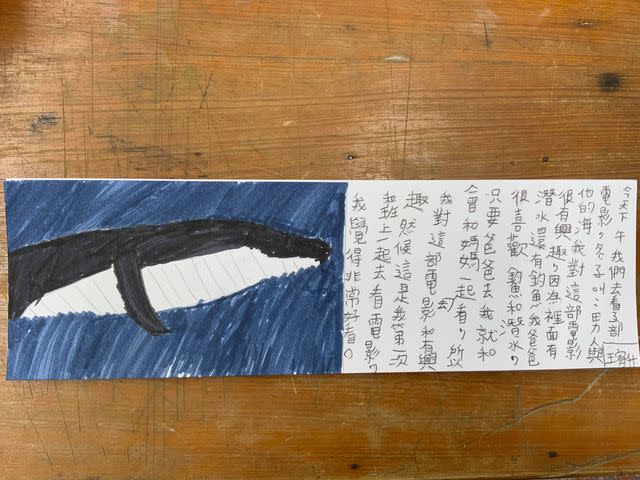 一名東華大學附設實驗國小四年級男孩看完《男人與他的海》所完成的畫作