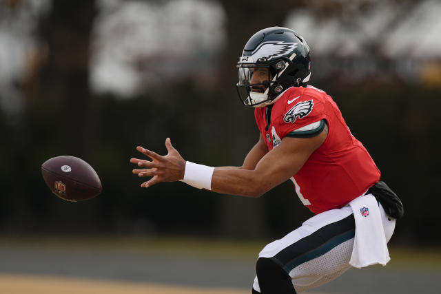 Former Crimson Tide, Eagles WR DeVonta Smith out with a knee sprain