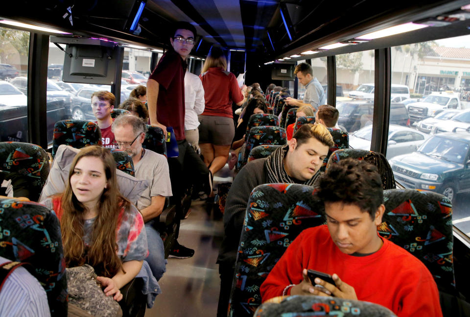 Alfonso Calderon (r.) und Mitschüler im Bus auf der Reise nach Washington D.C. (Bild: Reuters)