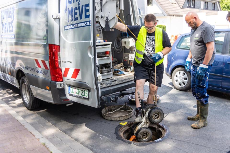 Damian Bodde (l) and Marc Meyerholz prepare a robot for use. Eight days after his disappearance, eight-year-old Joe was discovered in a manhole in Oldenburg. A robot equipped with a camera is to help trace the way Joe might have entered the sewer system.