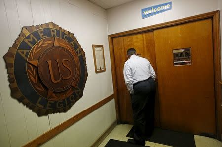 U.S. Republican presidential candidate Michael Petyo looks in through a door at the American Legion in Highland, Indiana, United States, December 15, 2015. REUTERS/Jim Young