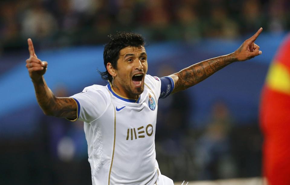 Porto's Lucho Gonzalez celebrates after scoring a goal against Austria Wien during their Champions League Group G soccer match in Vienna September 18, 2013. REUTERS/Dominic Ebenbichler (AUSTRIA - Tags: SPORT SOCCER)