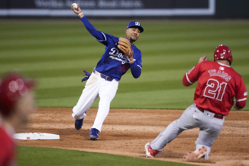 Mookie Betts' first game as Dodgers' 'permanent' shortstop includes