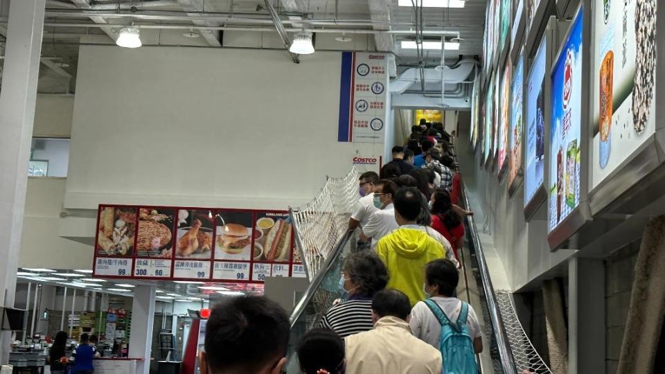 好市多「黑色購物節」湧入大批消費者前來購物。（圖／TVBS資料照）