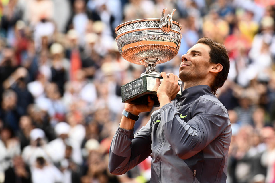 Rafael Nadal s’est adjugé d’un douzième titre sur la terre battue de Roland-Garros face à Dominic Thiem en quatre manches (6-3, 5-7, 6-1, 6-1). Une suprématie incroyable, débutée en 2005 et qui n'est peut-être pas terminée. (Crédit : Martin BUREAU / AFP)