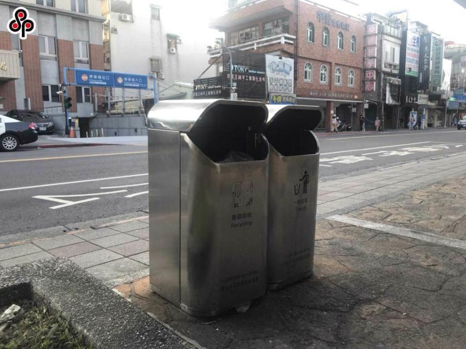 台北市行人專用清潔箱約2000組。（本報資料照片）