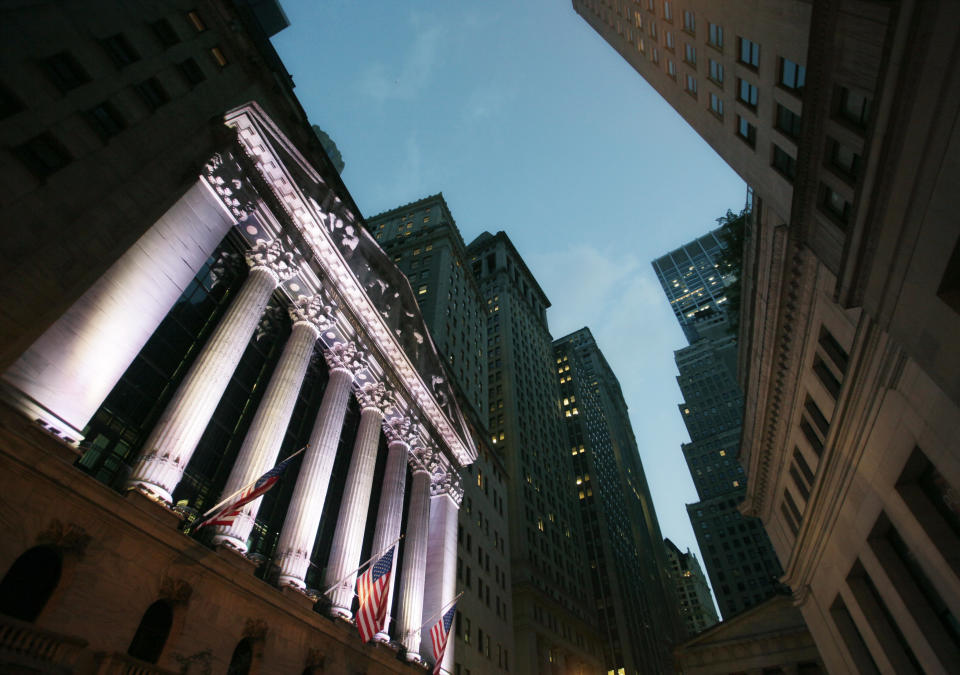 ARCHIVO- En esta fotografía del 8 de octubre de 2014 se muestra la Bolsa de Valores de Nueva York. (AP Foto/Mark Lennihan, Archivo)