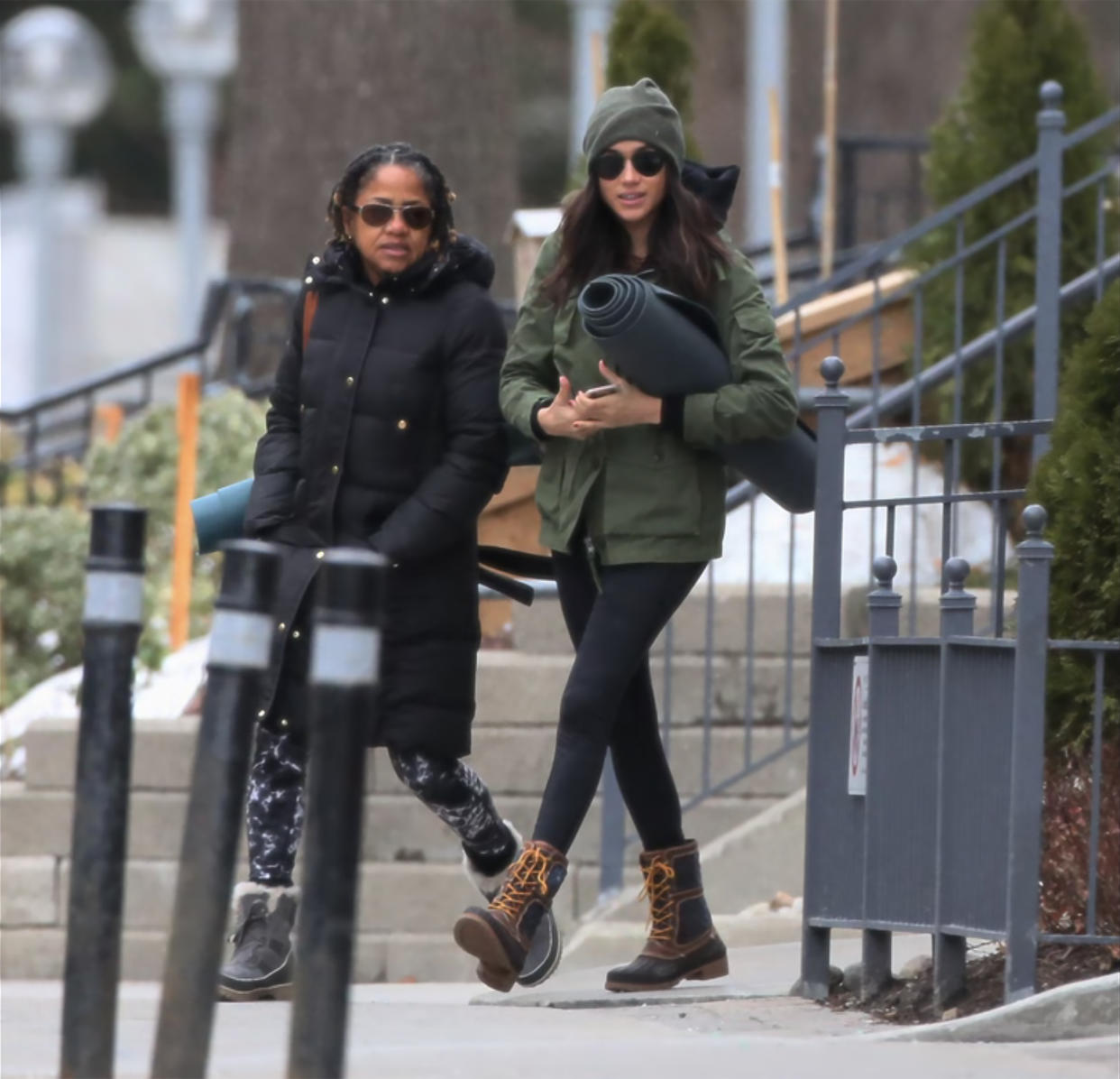 Meghan Markle and mom, Doria. (Netflix)