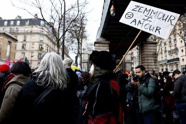 <p>Des manifestants anti-Zemmour à Paris, le 5 décembre 2021.</p>