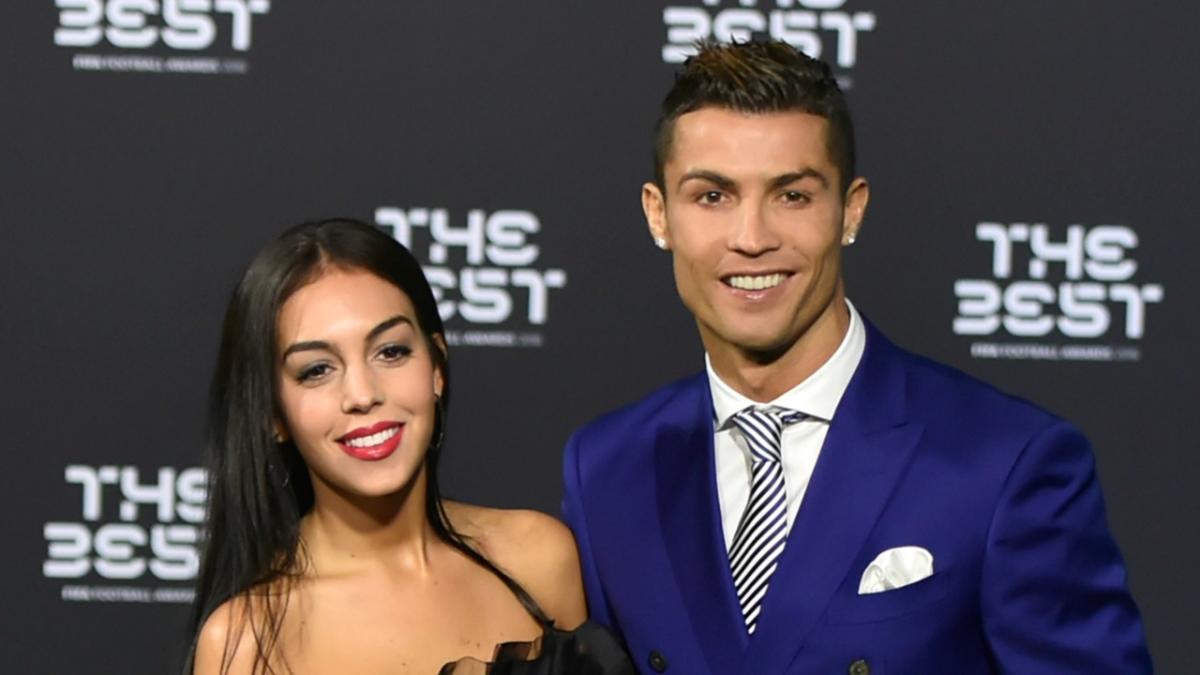 Cristiano Ronaldo's GF Georgina Rodriguez Shows Off Baby Bump In Bikini