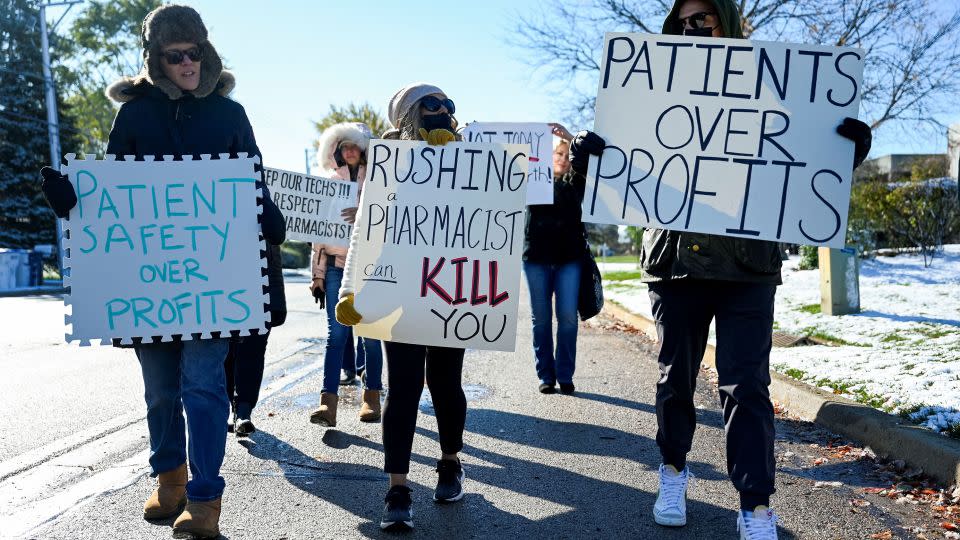 A small number of employees and supporters picket outside the headquarters of drugstore chain Walgreens during a three-day walkout by pharmacists in Deerfield, Illinois, U.S. November 1, 2023.  REUTERS/Vincent Alban - Vincent Alban/Reuters